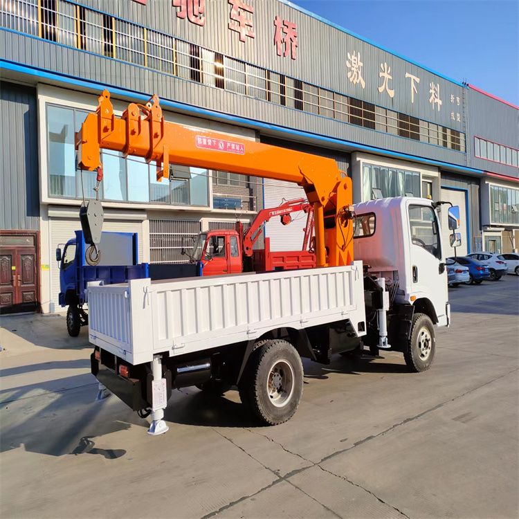 津南区三轮随车吊定制 农用改装机自备吊中瑞长期出售